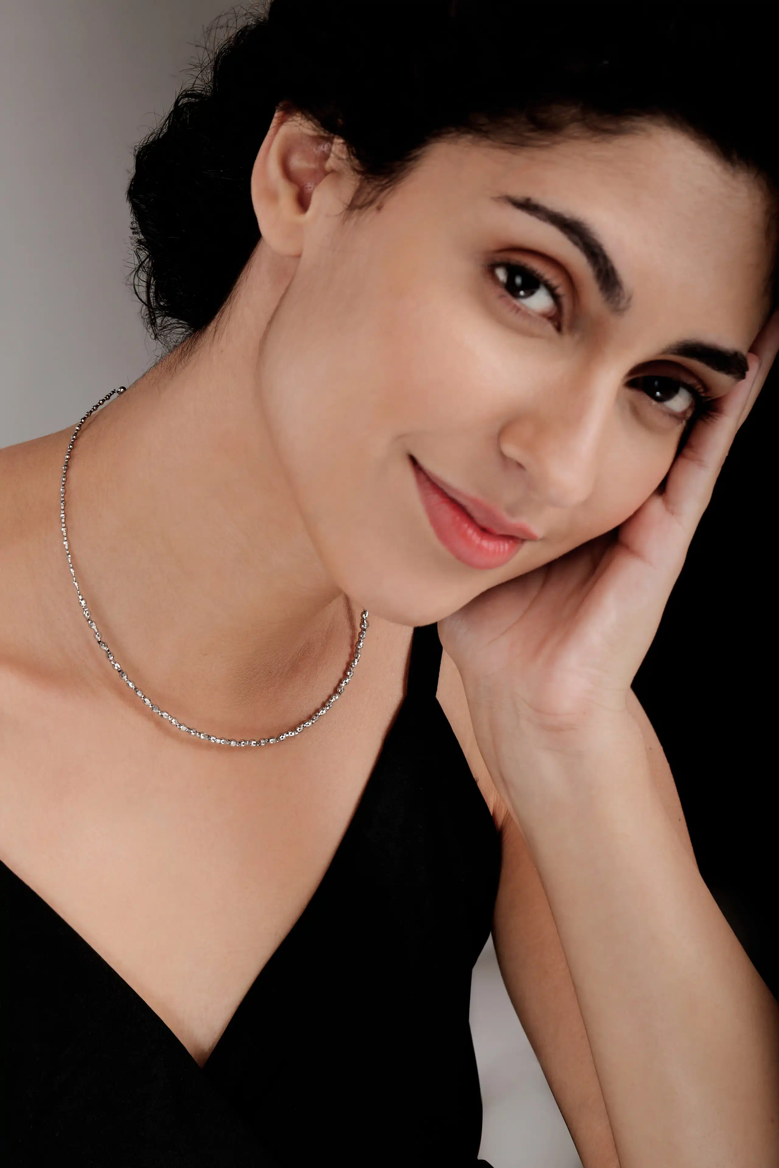 Jewellery photography with a female model posing for a necklace she is wearing in mumbai photo studio